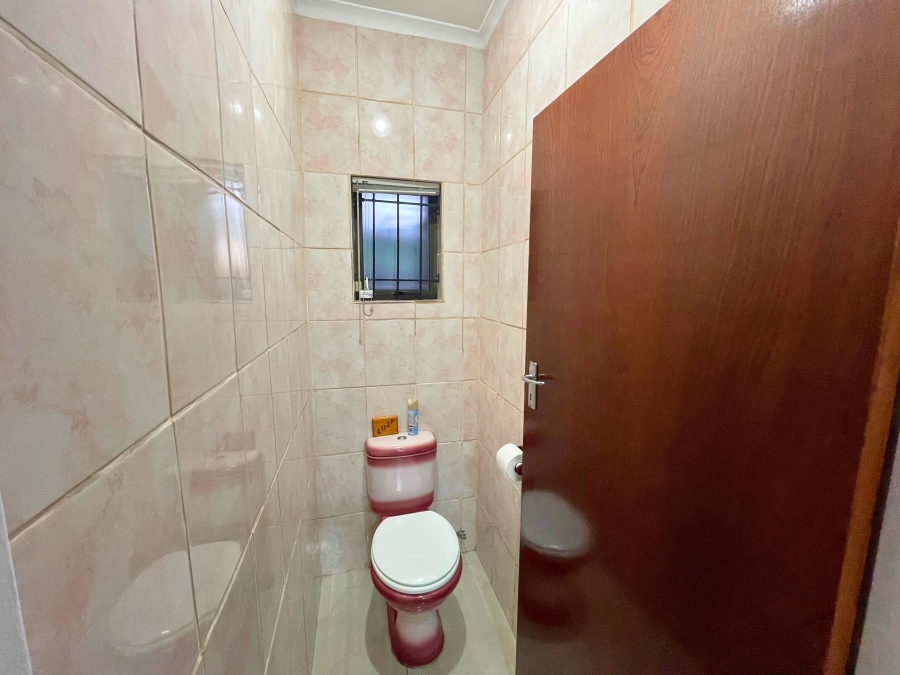 To Let 2 Bedroom Property for Rent in Peerless Park North Western Cape